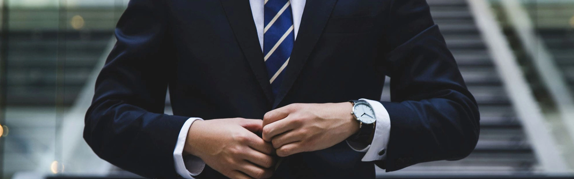 Imagen de portada de P&A Consultoria donde s muestra hombre con traje